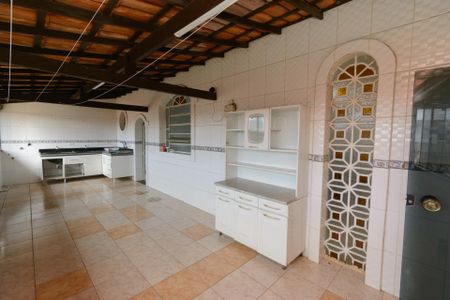 Casa para alugar com 360m², 4 quartos e 6 vagas Casa para alugar com 360m², 4 quartos e 6 vagasÁrea de Serviço