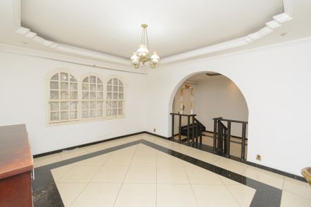 Casa para alugar com 360m², 4 quartos e 6 vagas Casa para alugar com 360m², 4 quartos e 6 vagasSala de Jantar