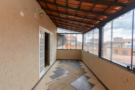 Casa para alugar com 360m², 4 quartos e 6 vagas Casa para alugar com 360m², 4 quartos e 6 vagasVaranda da Suíte 2