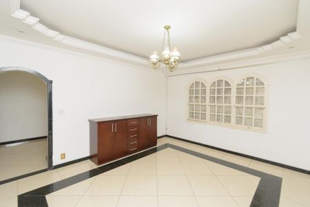 Casa para alugar com 360m², 4 quartos e 6 vagas Casa para alugar com 360m², 4 quartos e 6 vagasSala de Jantar