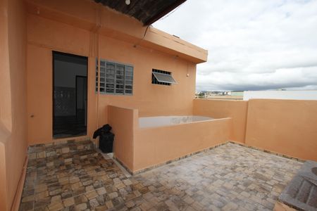 Casa para alugar com 70m², 2 quartos e sem vagaQuintal