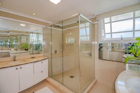 Casa de condomínio à venda com 559m², 3 quartos e 4 vagasBanheiro da Suíte 2