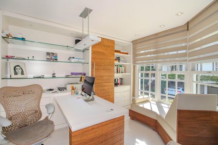 Casa de condomínio à venda com 559m², 3 quartos e 4 vagasEscritório