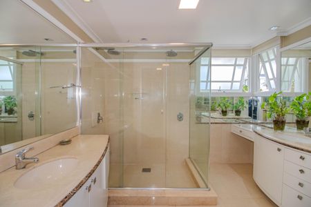 Casa de condomínio à venda com 559m², 3 quartos e 4 vagasBanheiro da Suíte 2