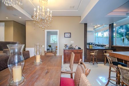 Casa de condomínio à venda com 559m², 3 quartos e 4 vagasCopa