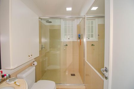 Casa de condomínio à venda com 559m², 3 quartos e 4 vagasBanheiro da Suíte 1