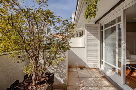 Casa de condomínio à venda com 559m², 3 quartos e 4 vagasSuíte 2 - Varanda