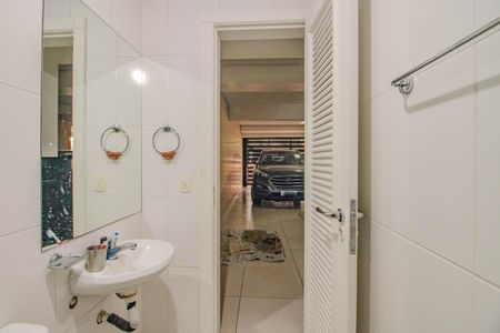 Casa de condomínio à venda com 559m², 3 quartos e 4 vagasBanheiro de Serviço