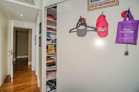 Casa de condomínio à venda com 559m², 3 quartos e 4 vagasSuíte 1 - Closet