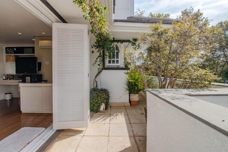 Casa de condomínio à venda com 559m², 3 quartos e 4 vagasSuíte 2 - Varanda