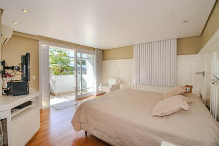 Casa de condomínio à venda com 559m², 3 quartos e 4 vagasSuíte 2