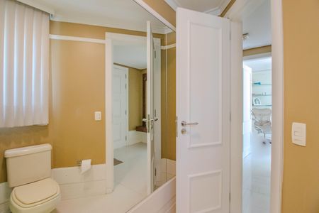 Casa de condomínio à venda com 559m², 3 quartos e 4 vagasLavabo