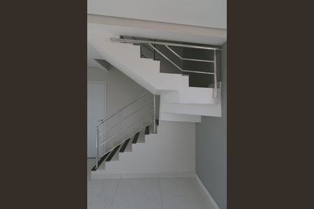 Apartamento à venda com 124m², 4 quartos e 2 vagas Apartamento à venda com 124m², 4 quartos e 2 vagasEscada