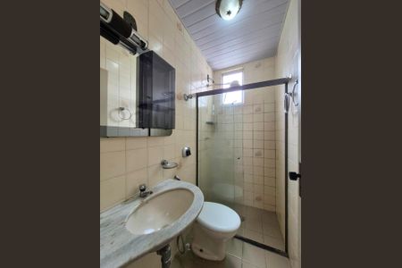 Banheiro de apartamento à venda com 2 quartos, 70m² em Santa Efigênia, Belo Horizonte