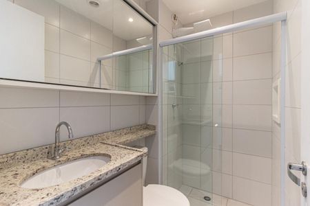 Banheiro de kitnet/studio para alugar com 1 quarto, 21m² em Santa Ifigênia, São Paulo