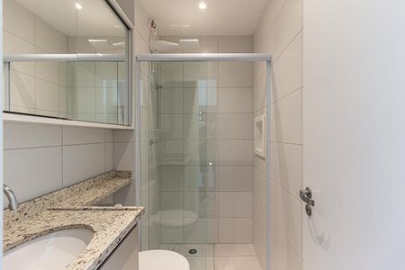Banheiro de kitnet/studio para alugar com 1 quarto, 21m² em Santa Ifigênia, São Paulo