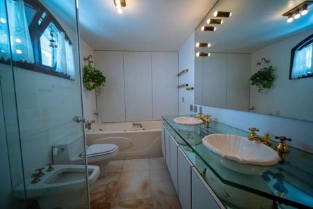 Casa à venda com 565m², 3 quartos e 4 vagas