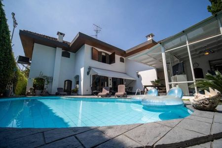 Casa à venda com 565m², 3 quartos e 4 vagas