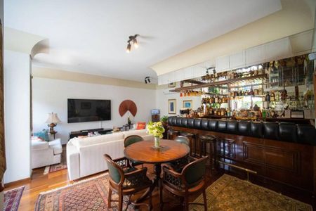 Casa à venda com 565m², 3 quartos e 4 vagas