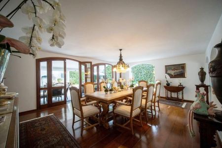 Casa à venda com 565m², 3 quartos e 4 vagas