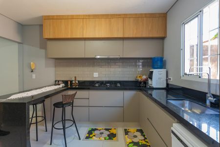 Casa à venda com 230m², 3 quartos e 3 vagas