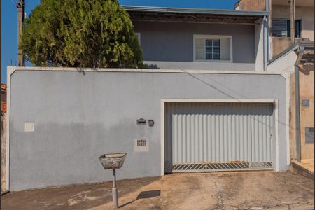 Casa à venda com 230m², 3 quartos e 3 vagas