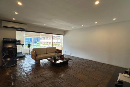 Apartamento à venda com 230m², 2 quartos e 2 vagasSala