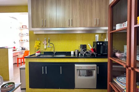 Apartamento à venda com 230m², 2 quartos e 2 vagasCozinha