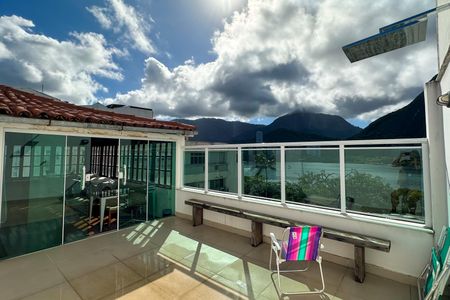 Apartamento à venda com 230m², 2 quartos e 2 vagasÁrea externa