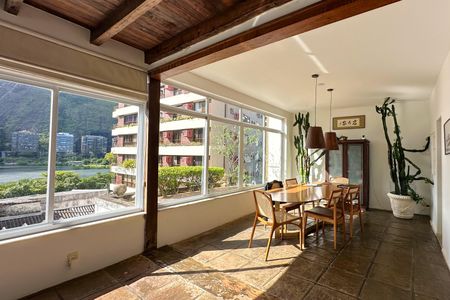 Apartamento à venda com 230m², 2 quartos e 2 vagasSala