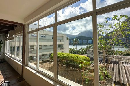 Apartamento à venda com 230m², 2 quartos e 2 vagasSala