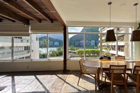 Apartamento à venda com 230m², 2 quartos e 2 vagasSala