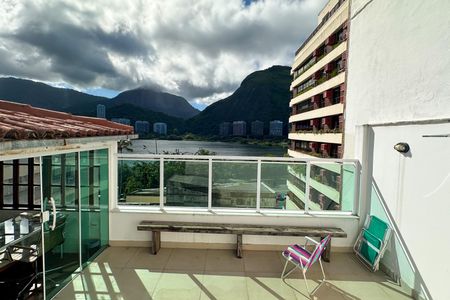 Apartamento à venda com 230m², 2 quartos e 2 vagasÁrea externa