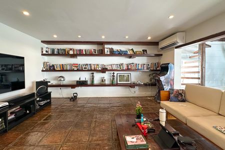 Apartamento à venda com 230m², 2 quartos e 2 vagasSala