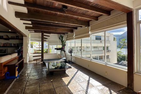 Apartamento à venda com 230m², 2 quartos e 2 vagasSala