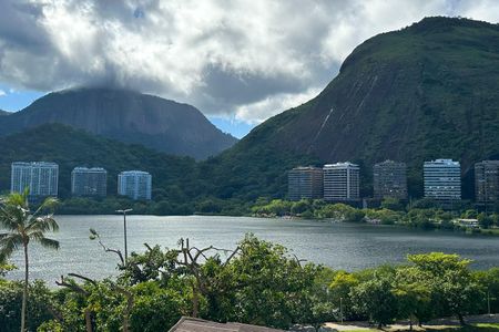 Apartamento à venda com 230m², 2 quartos e 2 vagasÁrea externa