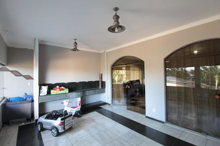 Casa à venda com 1860m², 5 quartos e 8 vagasSala 2