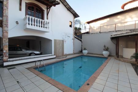 Casa à venda com 1860m², 5 quartos e 8 vagasPiscina