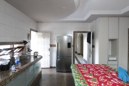 Casa à venda com 1860m², 5 quartos e 8 vagasCozinha