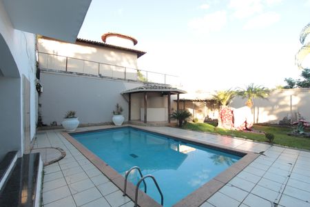 Casa à venda com 1860m², 5 quartos e 8 vagasPiscina