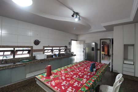 Casa à venda com 1860m², 5 quartos e 8 vagasCozinha