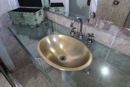 Casa à venda com 1860m², 5 quartos e 8 vagasBanheiro da Suite 2