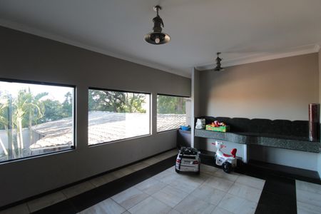 Casa à venda com 1860m², 5 quartos e 8 vagasSala 2