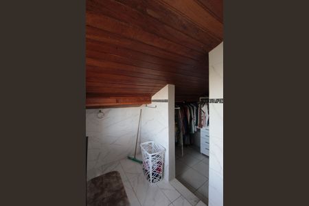 Casa à venda com 1860m², 5 quartos e 8 vagasBanheiro da Suite 4