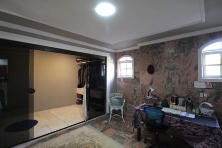 Casa à venda com 1860m², 5 quartos e 8 vagasEscritório da Suite 1