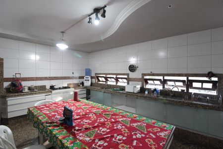 Casa à venda com 1860m², 5 quartos e 8 vagasCozinha