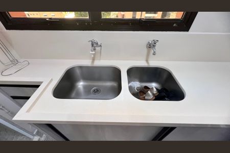 Apartamento à venda com 230m², 4 quartos e 4 vagas Apartamento à venda com 230m², 4 quartos e 4 vagasÁrea de Serviço