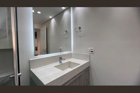 Apartamento à venda com 230m², 4 quartos e 4 vagas Apartamento à venda com 230m², 4 quartos e 4 vagasBanheiro da Suíte 2