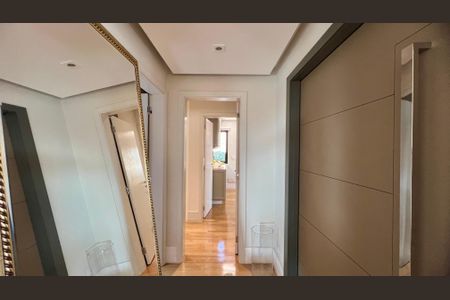 Apartamento à venda com 230m², 4 quartos e 4 vagas Apartamento à venda com 230m², 4 quartos e 4 vagasEntrada