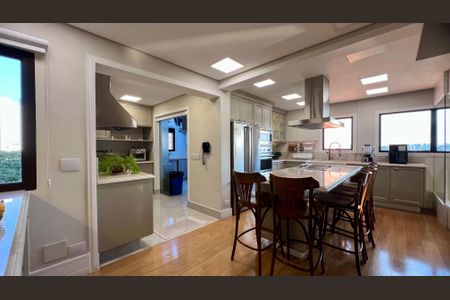 Apartamento à venda com 230m², 4 quartos e 4 vagas Apartamento à venda com 230m², 4 quartos e 4 vagasCozinha
